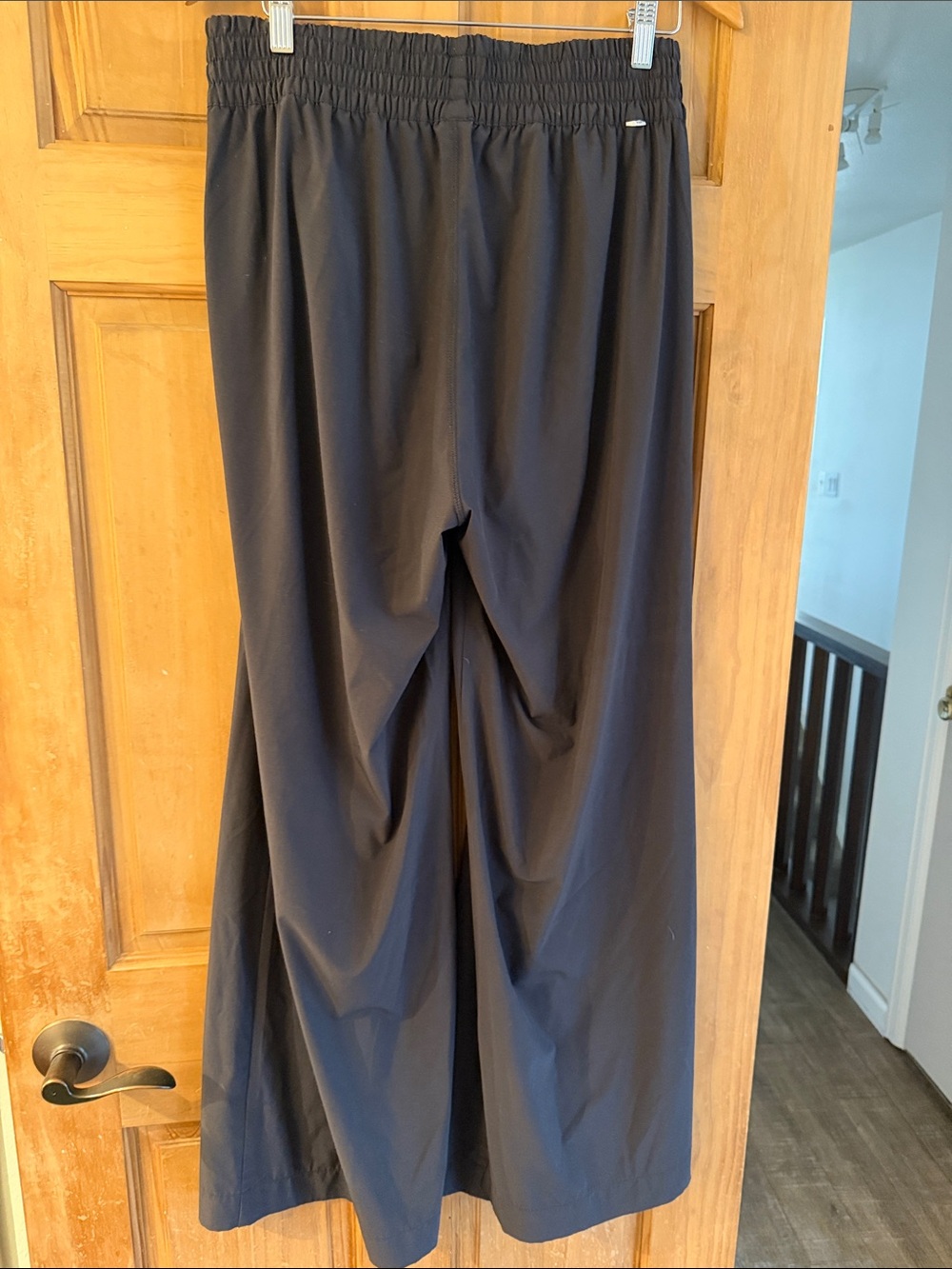 Vuori villa wide leg pant. Charcoal. Size Large. - Picture 7 of 7